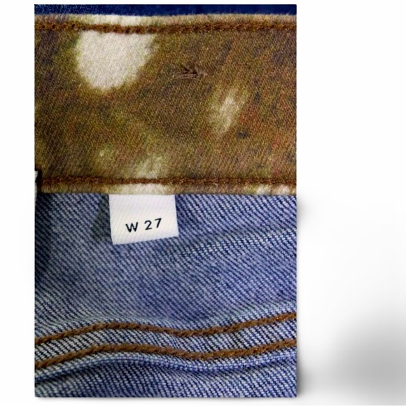 🔥🔥🔥BURBERRY🔥🔥LEATHER ABSTRACT TRIM🔥🔥🔥 - Picture 5 of 9